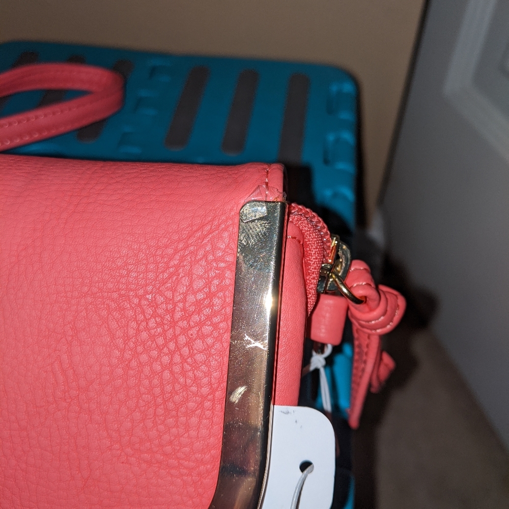 Crossbody - Picture 6 of 7